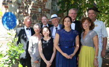 Gedenkplaat voor Rudolf Bing bij operahuis Glyndebourne
